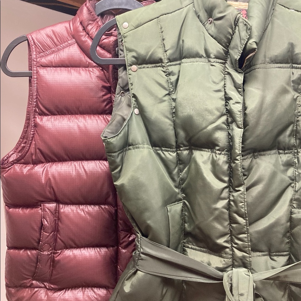 JCrew maroon and Buffalo David Bitton olive green puffer vest BUNDLE XS Medium